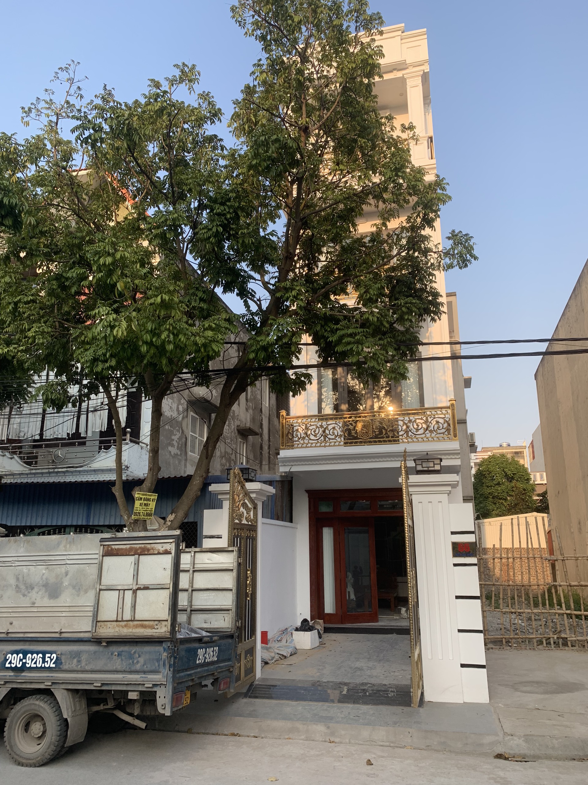 Lắp dựng khung thép hố thang máy, bắt bulong, sơn tĩnh điện ctr chị Hiên - Hải An - Hải Phòng