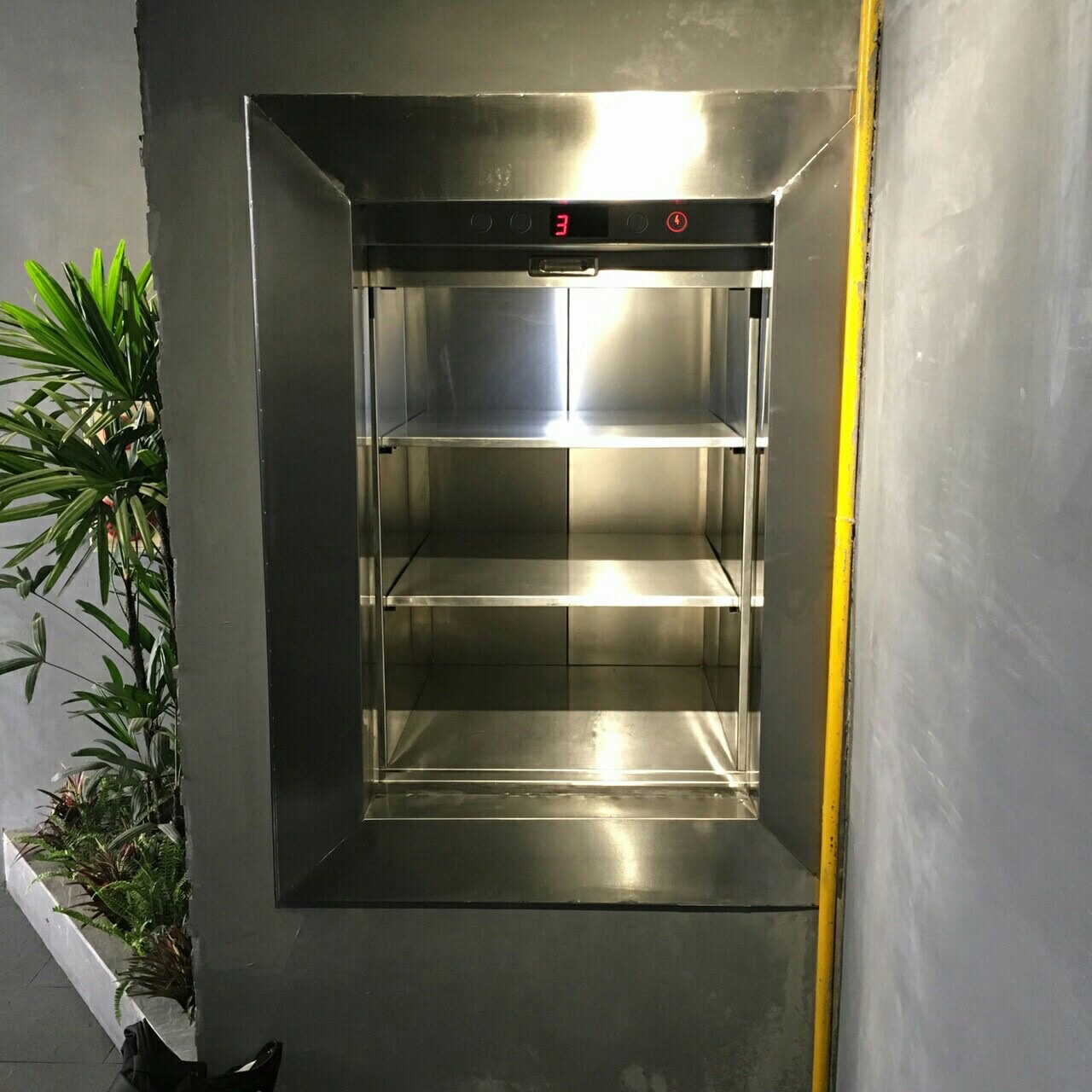 Thang máy tải thực phẩm tại Quảng Ninh