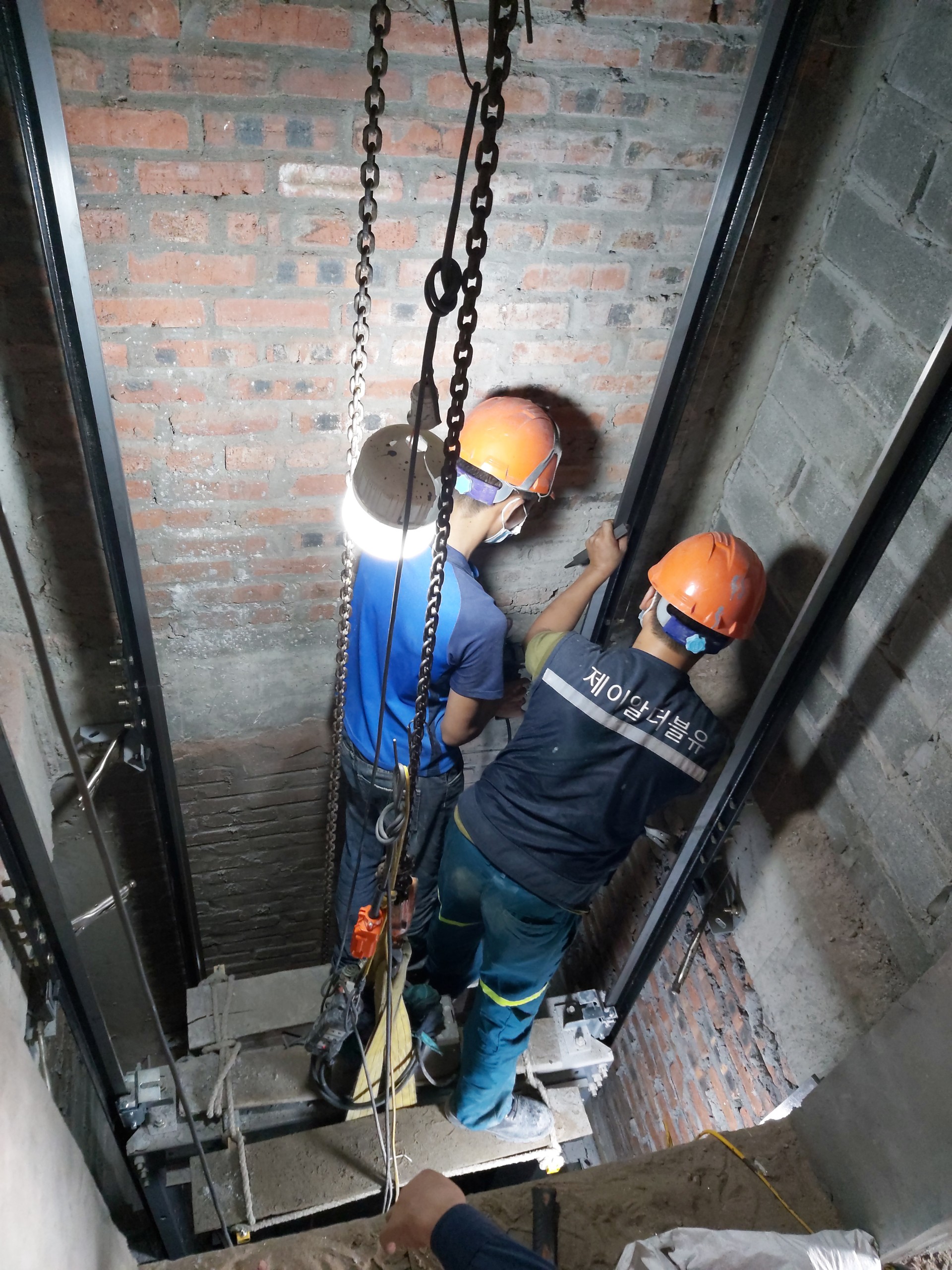 Sửa chữa thang máy tại Đông Triều Quảng Ninh