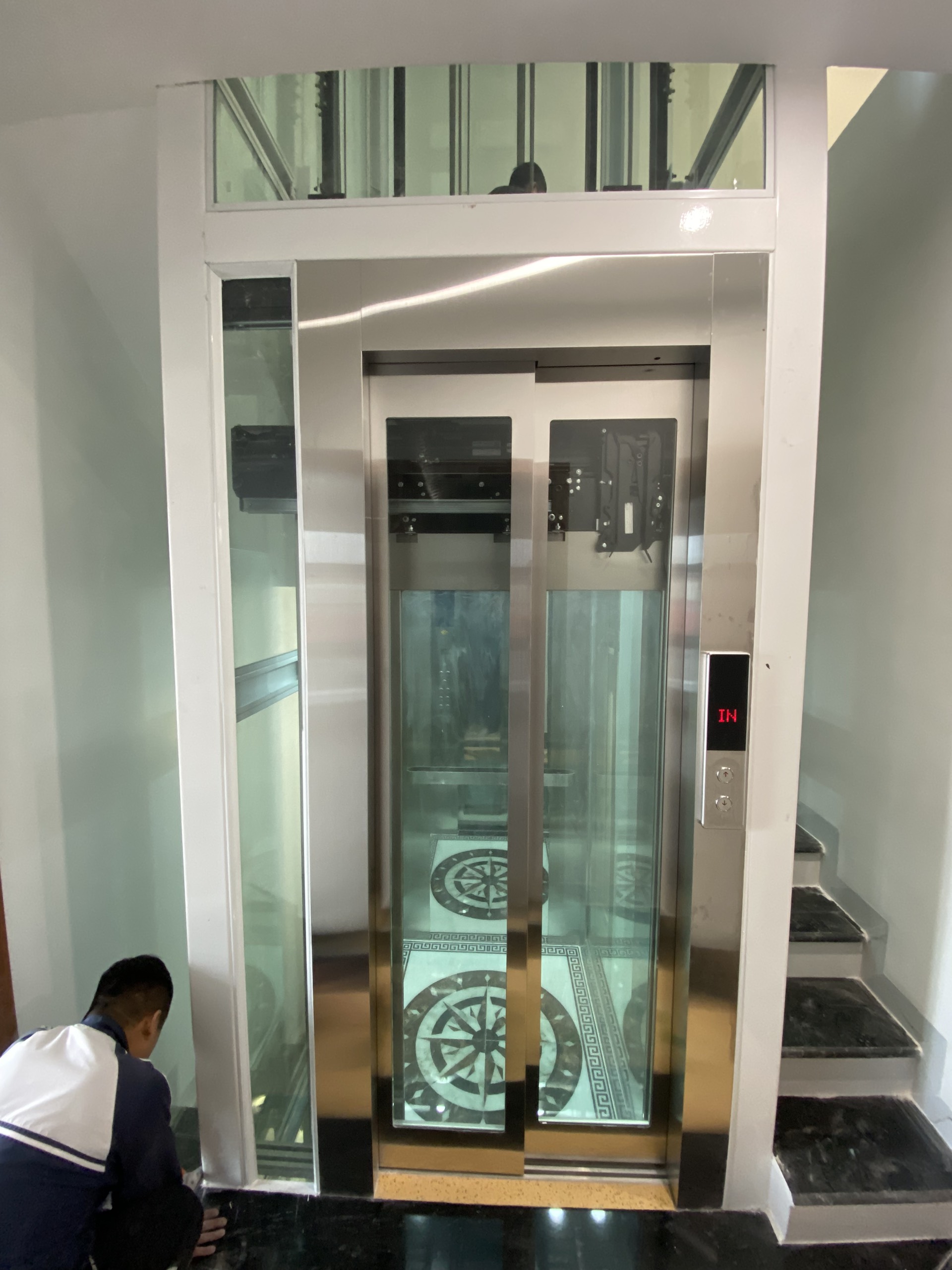Lắp đặt thang máy kính giá đình tại Hưng Yên