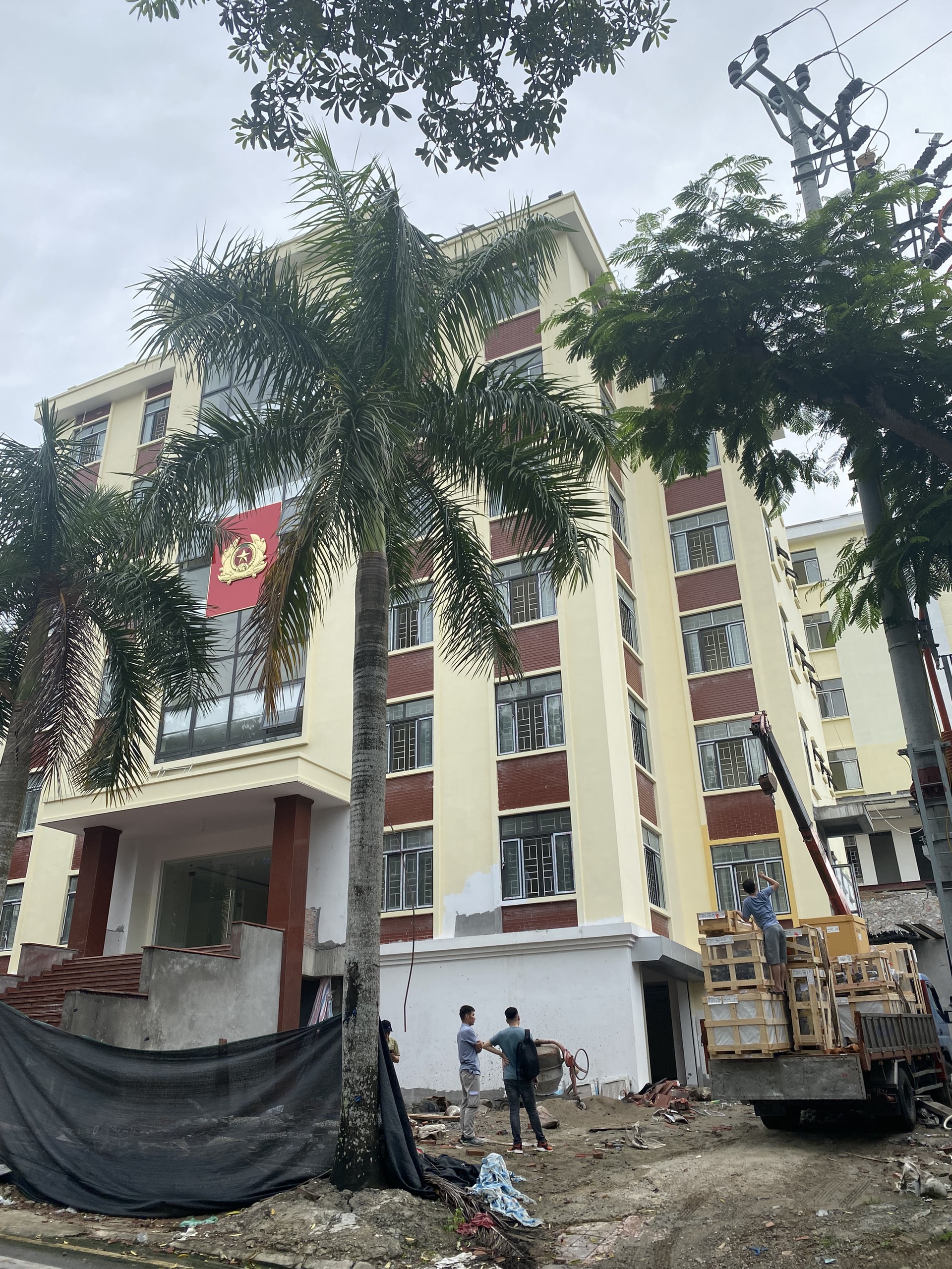 Bàn giao thang máy nhập khẩu nguyên chiếc Mitsubishi - Thái Lan tại Trụ sở Công An Huyện Cát Hải - Cát Bà - Hải Phòng